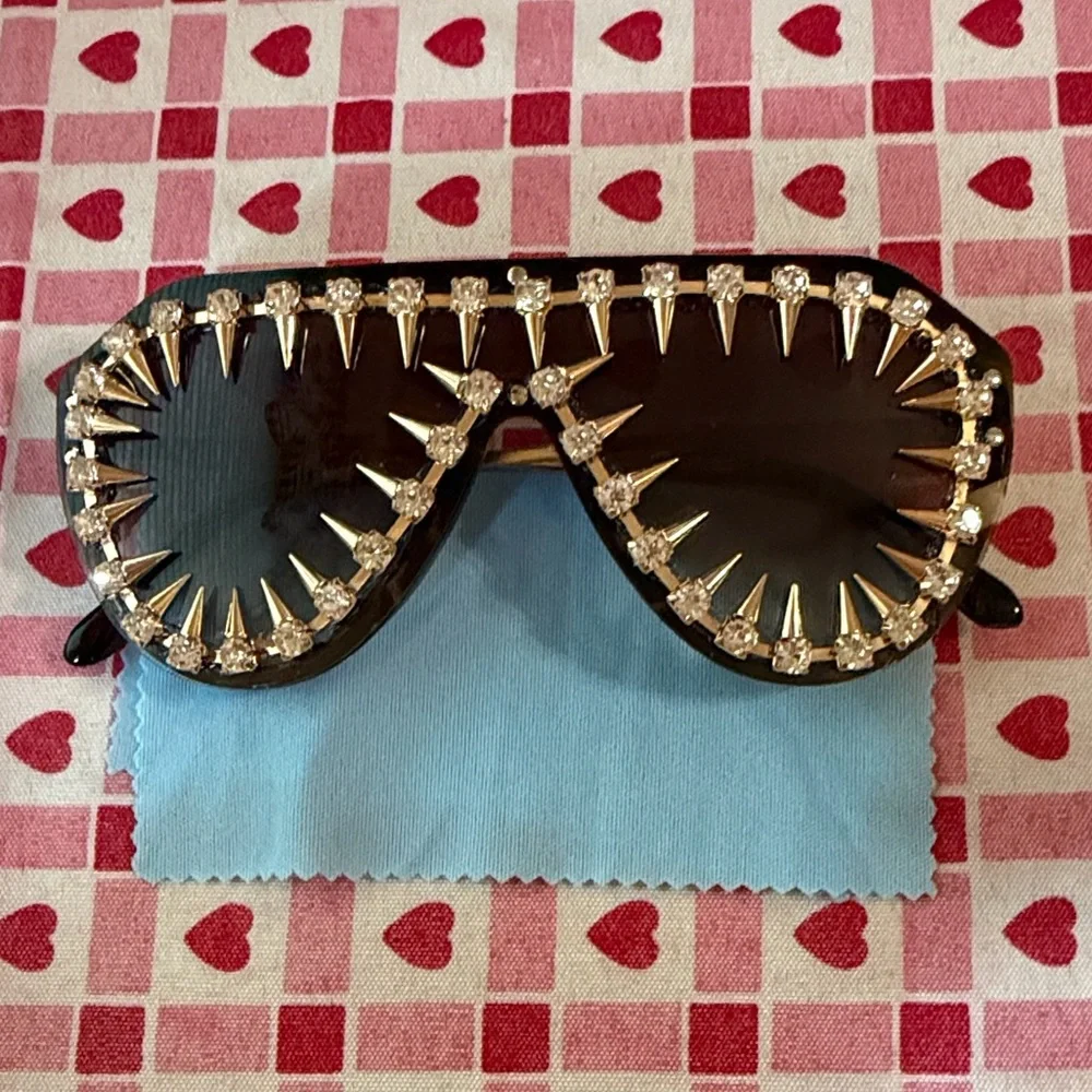 🕶️ STATEMENT SUNGLASSES 🕶️ NWOT 🕶️